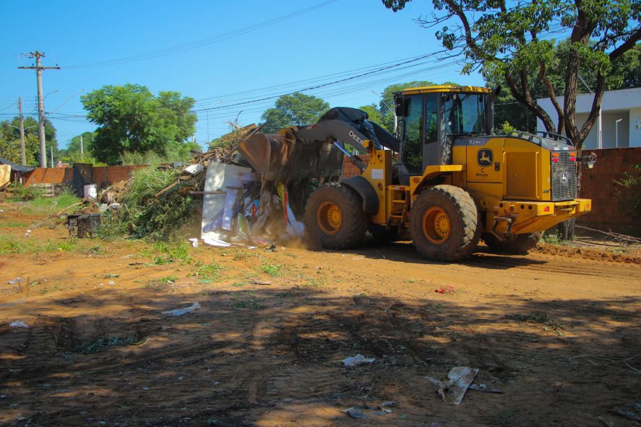 Prefeitura realiza ação integrada para reestruturação e limpeza de terrenos na região do Centro POP