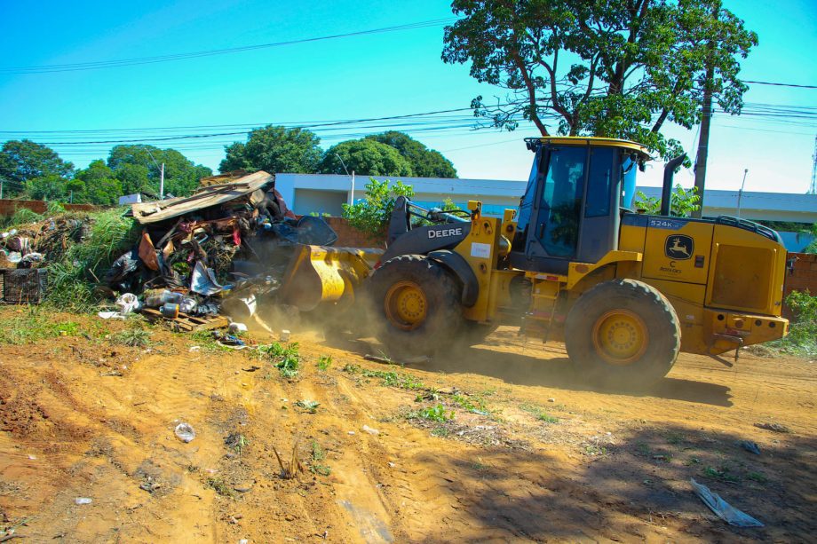 Prefeitura realiza ação integrada para reestruturação e limpeza de terrenos na região do Centro POP