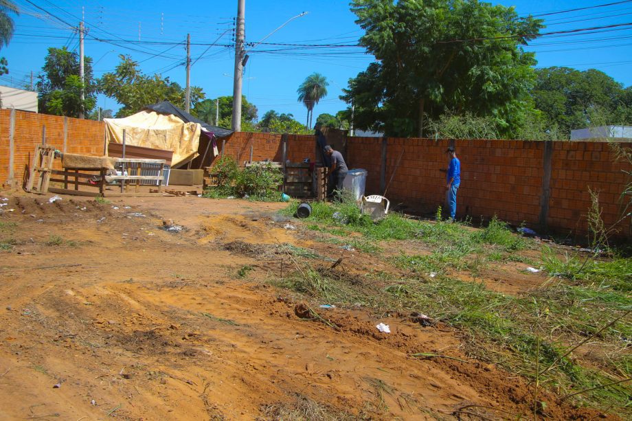 Prefeitura realiza ação integrada para reestruturação e limpeza de terrenos na região do Centro POP