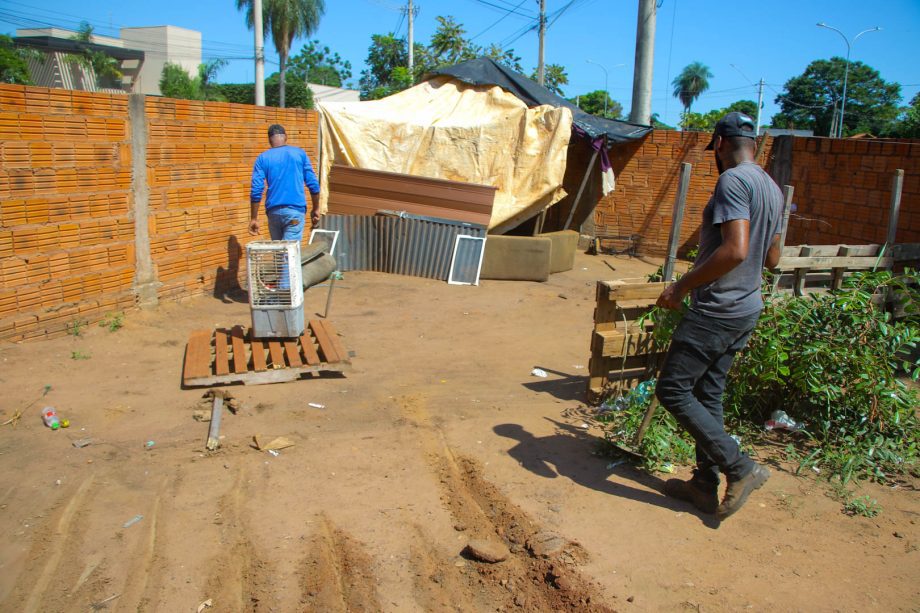 Prefeitura realiza ação integrada para reestruturação e limpeza de terrenos na região do Centro POP