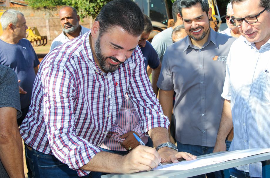 Prefeitura emite ordem de serviço para pavimentação e drenagem no Jardim Novo Ipanema