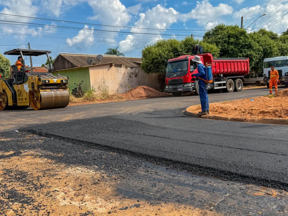 Jardim Flamboyant continua com obras de pavimentação e drenagem Jardim Flamboyant continua com obras de pavimentação e drenagem