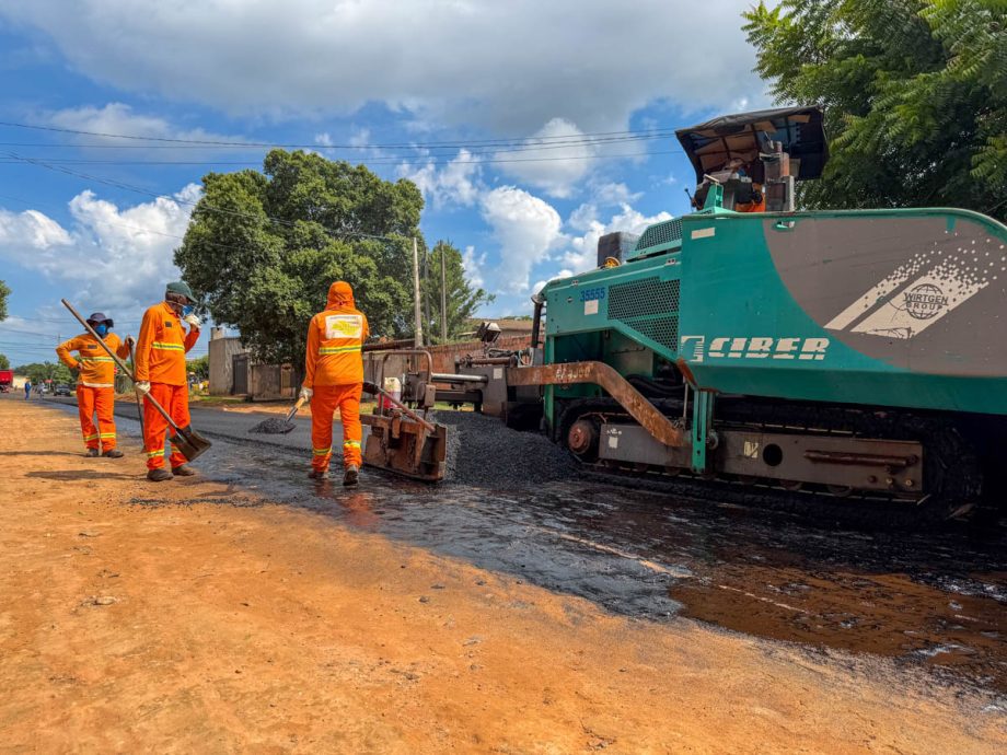 Jardim Flamboyant continua com obras de pavimentação e drenagem Jardim Flamboyant continua com obras de pavimentação e drenagem