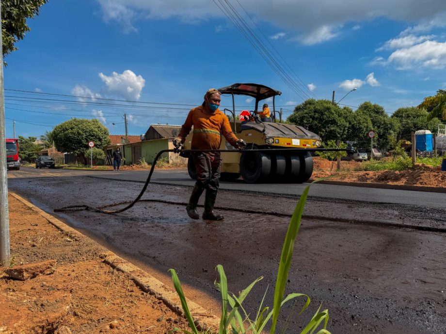 Jardim Flamboyant continua com obras de pavimentação e drenagem Jardim Flamboyant continua com obras de pavimentação e drenagem