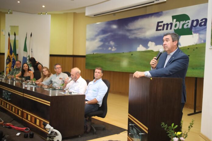 Posse-da-chefe-geral-Embrapa-gado-de-corte-Mariana-de-Aragao-Pereira-Foto-Alvaro-Rezende-1-scaled