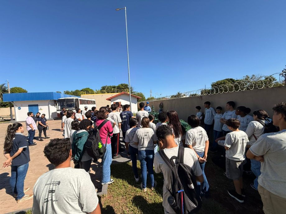 SEMANA DA ÁGUA – Alunos do Programa Gerando Futuro visitam Unidade de Tratamento de Água da Sanesul