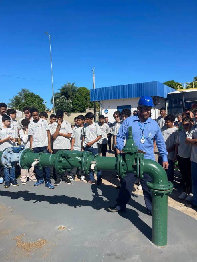 SEMANA DA ÁGUA – Alunos do Programa Gerando Futuro visitam Unidade de Tratamento de Água da Sanesul