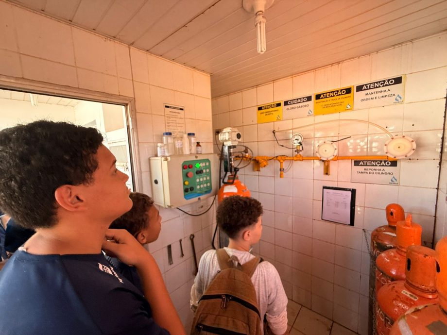 SEMANA DA ÁGUA – Alunos do Programa Gerando Futuro visitam Unidade de Tratamento de Água da Sanesul
