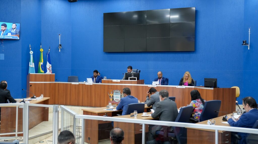 Vereadores aprovam reajuste de 4,44% aos servidores públicos municipais da educação