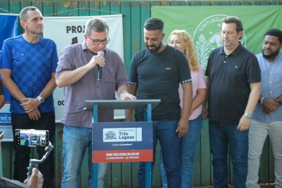 Prefeitura Municipal realiza solenidade para entrega de Termos de Cessão aos moradores do Cinturão Verde Prefeitura Municipal realiza solenidade para entrega de Termos de Cessão aos moradores do Cinturão Verde