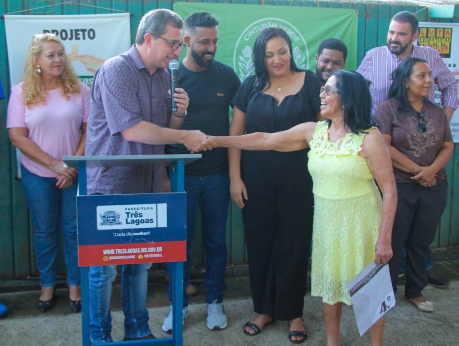 Prefeitura Municipal realiza solenidade para entrega de Termos de Cessão aos moradores do Cinturão Verde Prefeitura Municipal realiza solenidade para entrega de Termos de Cessão aos moradores do Cinturão Verde