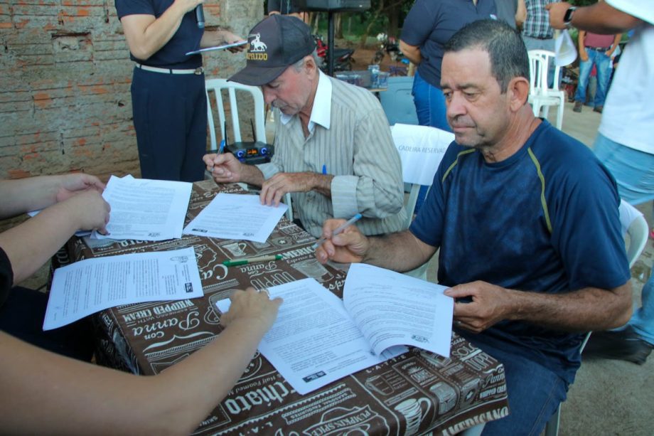 Prefeitura Municipal realiza solenidade para entrega de Termos de Cessão aos moradores do Cinturão Verde Prefeitura Municipal realiza solenidade para entrega de Termos de Cessão aos moradores do Cinturão Verde