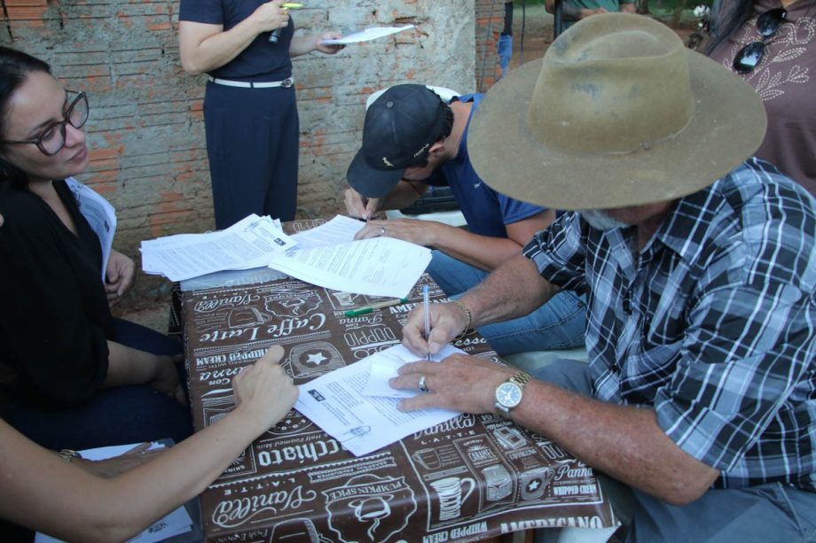 Prefeitura Municipal realiza solenidade para entrega de Termos de Cessão aos moradores do Cinturão Verde Prefeitura Municipal realiza solenidade para entrega de Termos de Cessão aos moradores do Cinturão Verde