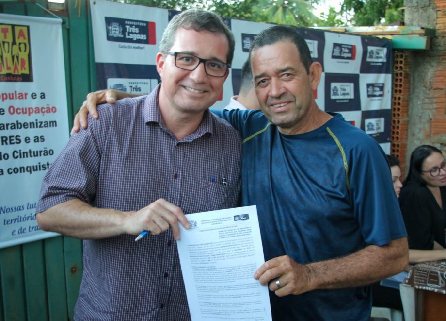 Prefeitura Municipal realiza solenidade para entrega de Termos de Cessão aos moradores do Cinturão Verde Prefeitura Municipal realiza solenidade para entrega de Termos de Cessão aos moradores do Cinturão Verde