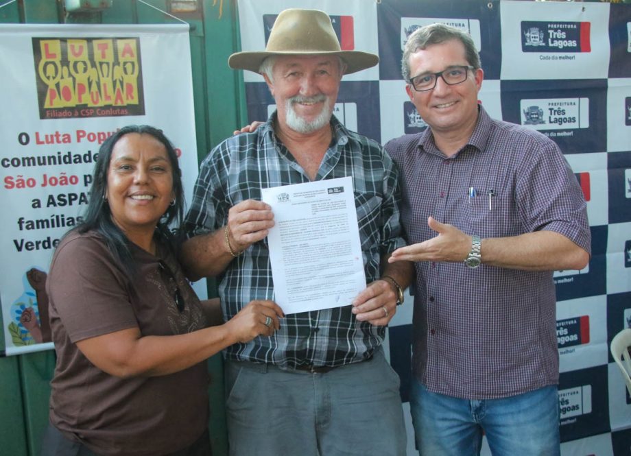 Prefeitura Municipal realiza solenidade para entrega de Termos de Cessão aos moradores do Cinturão Verde Prefeitura Municipal realiza solenidade para entrega de Termos de Cessão aos moradores do Cinturão Verde