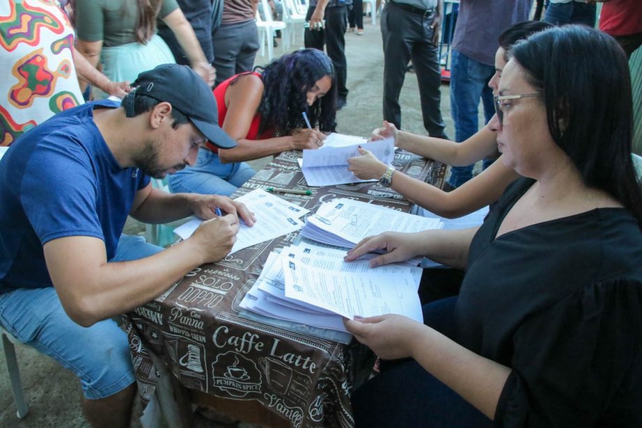 Prefeitura Municipal realiza solenidade para entrega de Termos de Cessão aos moradores do Cinturão Verde Prefeitura Municipal realiza solenidade para entrega de Termos de Cessão aos moradores do Cinturão Verde