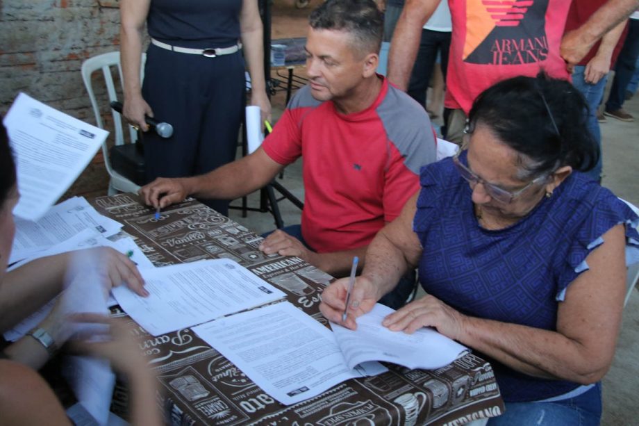 Prefeitura Municipal realiza solenidade para entrega de Termos de Cessão aos moradores do Cinturão Verde Prefeitura Municipal realiza solenidade para entrega de Termos de Cessão aos moradores do Cinturão Verde