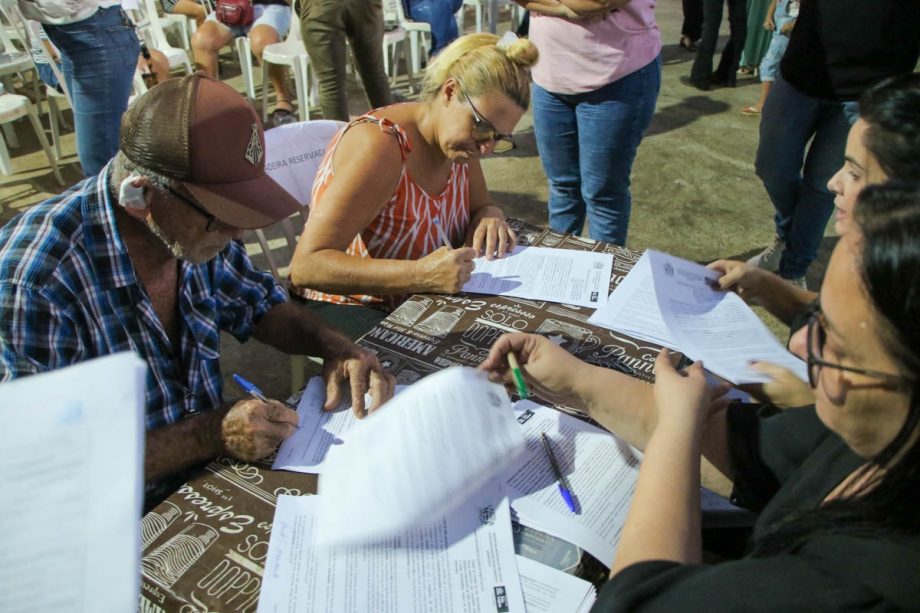 Prefeitura Municipal realiza solenidade para entrega de Termos de Cessão aos moradores do Cinturão Verde Prefeitura Municipal realiza solenidade para entrega de Termos de Cessão aos moradores do Cinturão Verde
