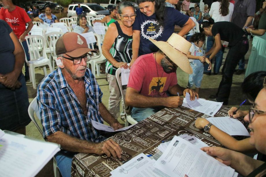 Prefeitura Municipal realiza solenidade para entrega de Termos de Cessão aos moradores do Cinturão Verde Prefeitura Municipal realiza solenidade para entrega de Termos de Cessão aos moradores do Cinturão Verde
