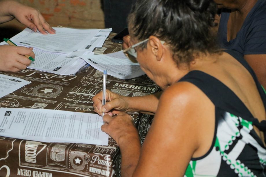 Prefeitura Municipal realiza solenidade para entrega de Termos de Cessão aos moradores do Cinturão Verde Prefeitura Municipal realiza solenidade para entrega de Termos de Cessão aos moradores do Cinturão Verde