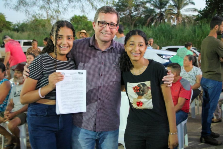 Prefeitura Municipal realiza solenidade para entrega de Termos de Cessão aos moradores do Cinturão Verde Prefeitura Municipal realiza solenidade para entrega de Termos de Cessão aos moradores do Cinturão Verde