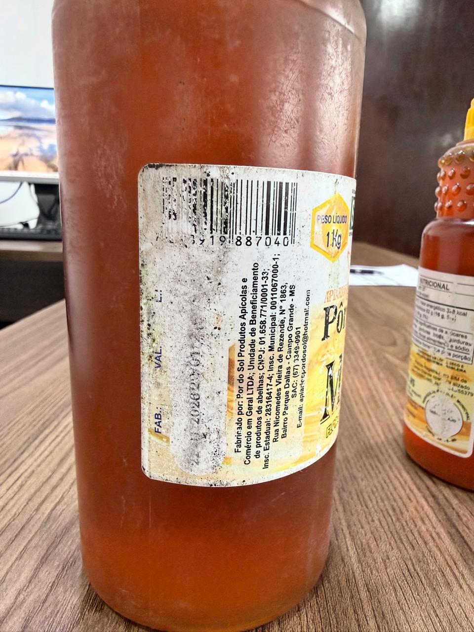 Polícia Civil, em fiscalização com o IAGRO, apreendem cercata de 250 kg de mel sem procedência e em situação irregular