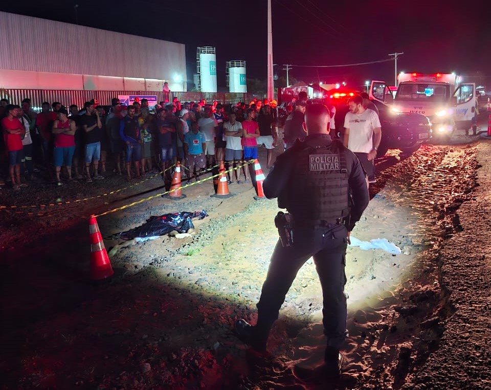 Trabalhadores param e vão bloquear MS-112 às 4h em Inocência após morte de colega Trabalhadores param e vão bloquear MS-112 às 4h em Inocência após morte de colega