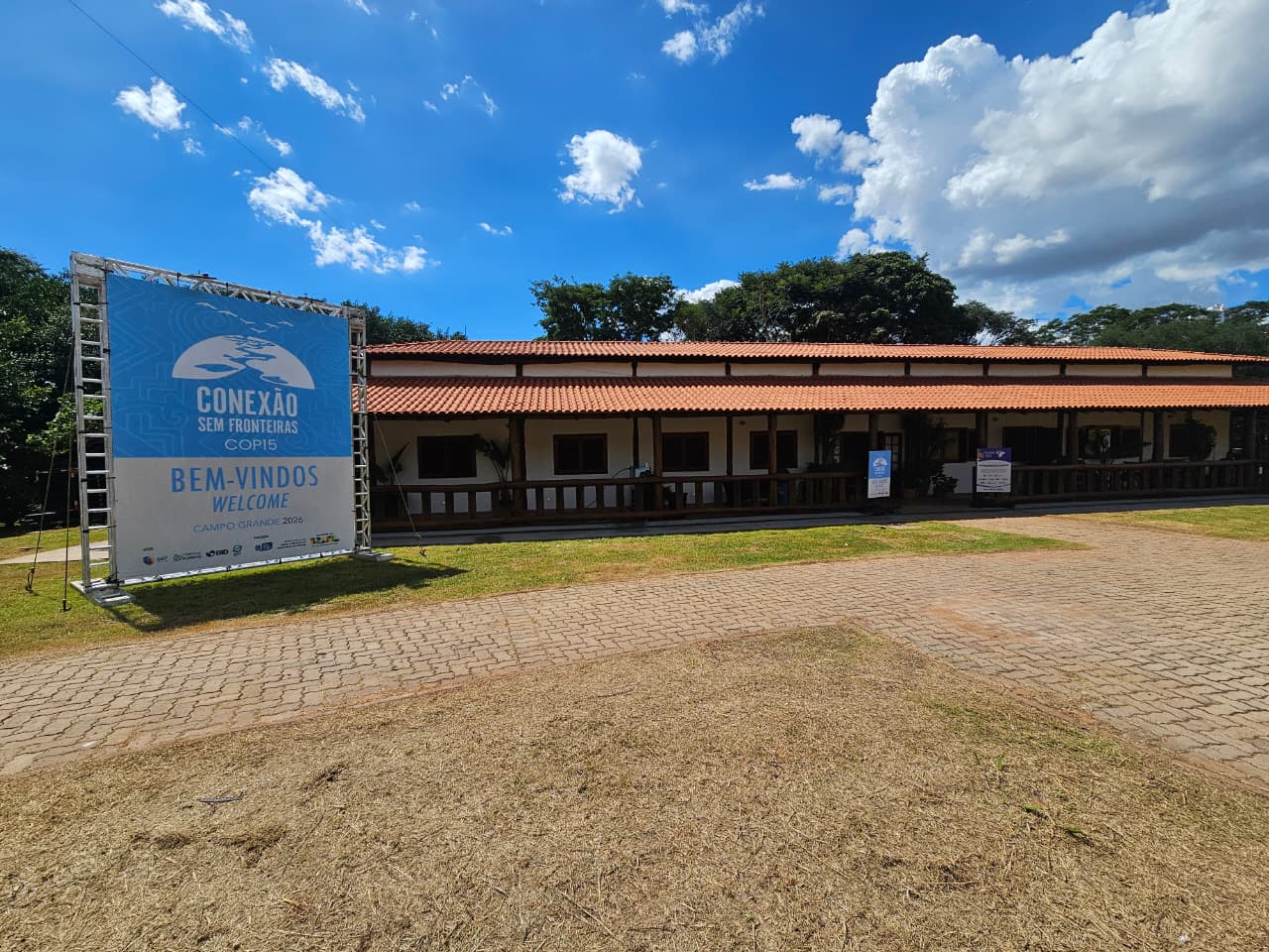 Ministra, governador e secretários visitam a Casa do Pantanal, que sedia eventos da COP15