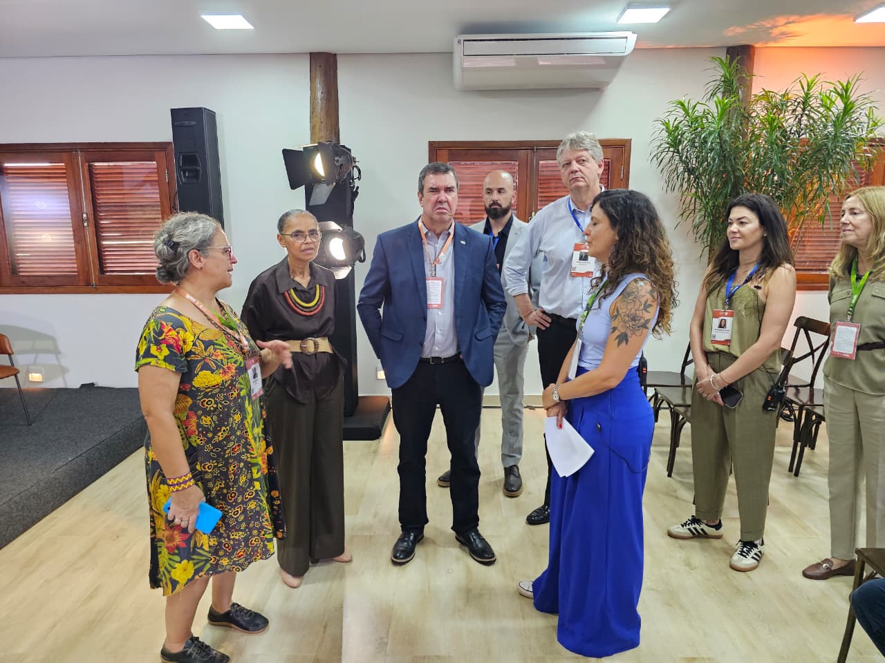 Ministra, governador e secretários visitam a Casa do Pantanal, que sedia eventos da COP15