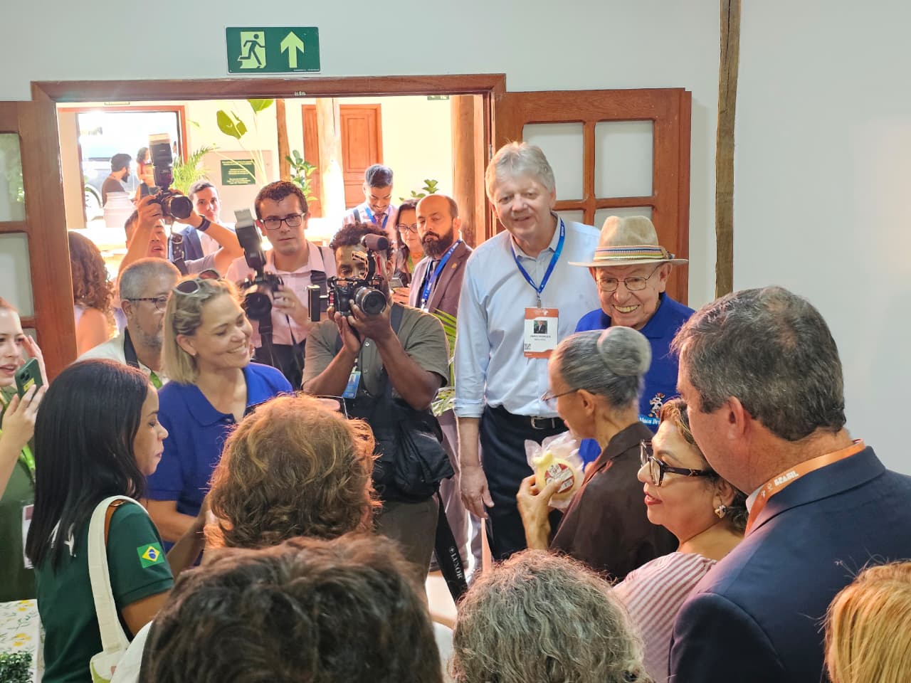 Ministra, governador e secretários visitam a Casa do Pantanal, que sedia eventos da COP15