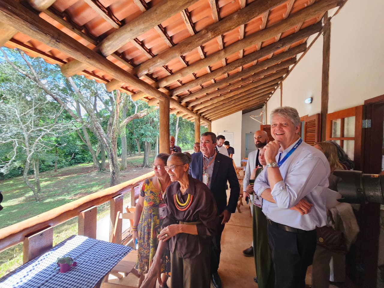 Ministra, governador e secretários visitam a Casa do Pantanal, que sedia eventos da COP15