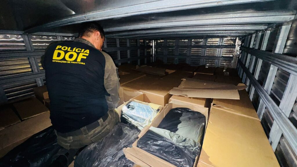 DOF apreende quase duas toneladas de maconha escondidas em carga de óleo de soja