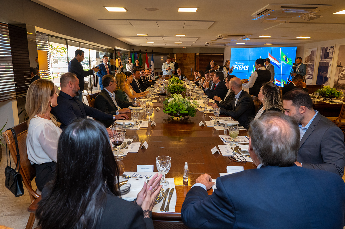 Longen recebe presidente do Paraguai para integração empresarial entre os dois países Longen recebe presidente do Paraguai para integração empresarial entre os dois países