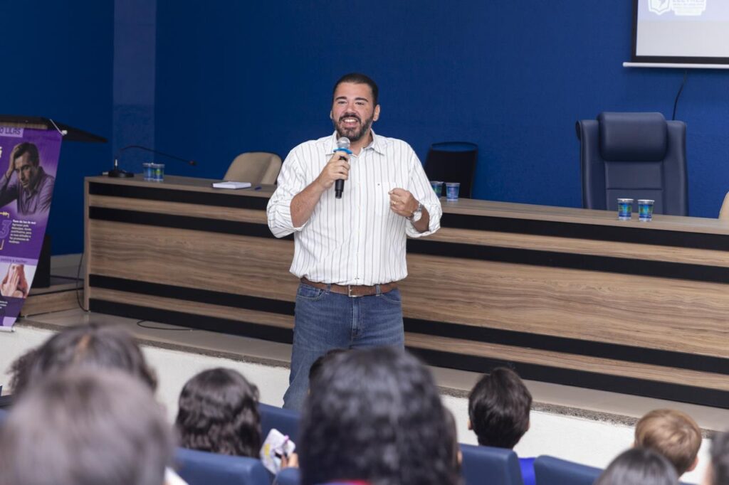 Procuradoria recebe estudantes para palestra de combate à violência contra as mulheres