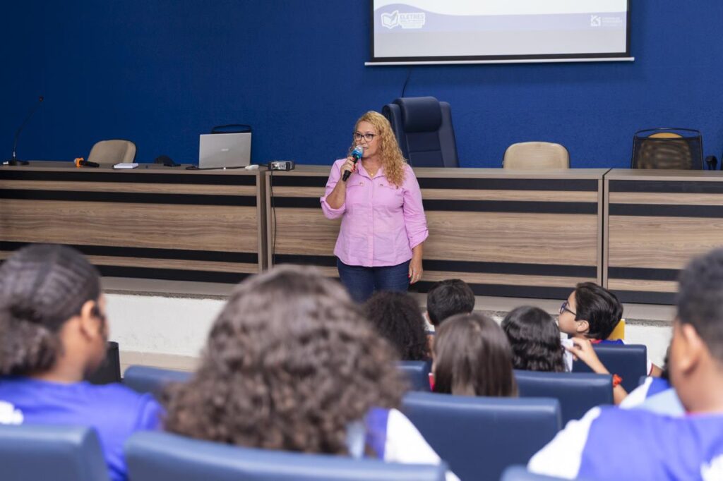 Procuradoria recebe estudantes para palestra de combate à violência contra as mulheres