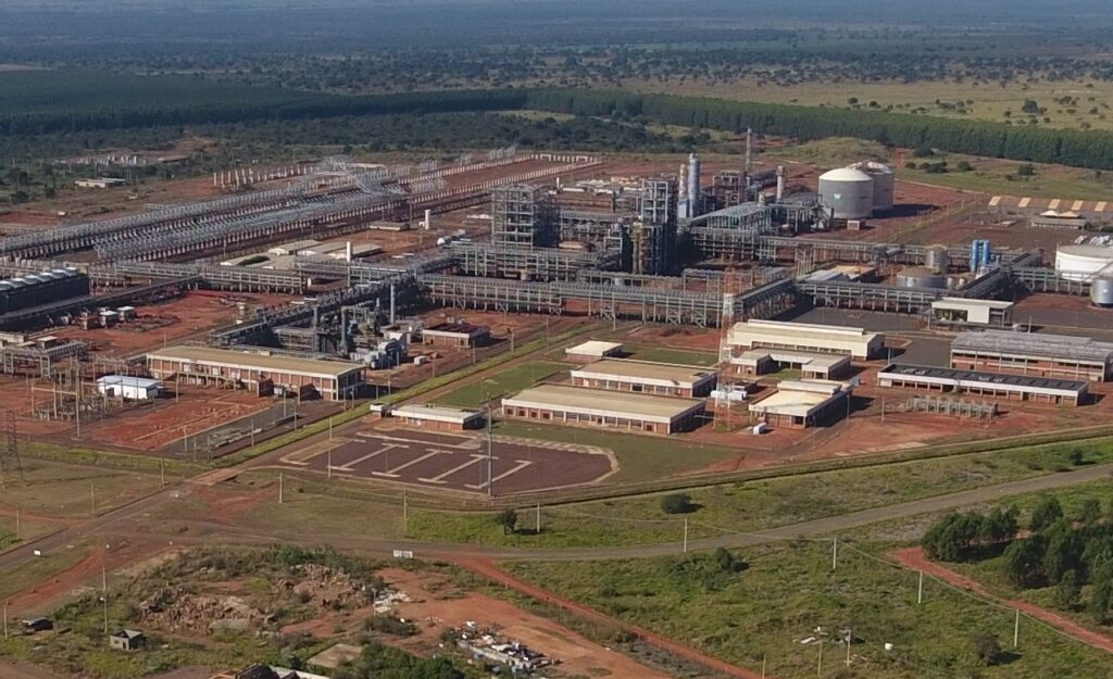 Guerra eleva preço da ureia e reacende debate sobre fábrica de fertilizantes UFN-3 parada há mais de 10 anos