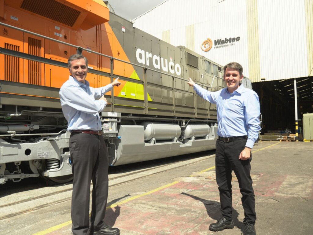 1 ano da Pedra Fundamental do Projeto Sucuriú: obra atinge 54% e mobiliza 11 mil trabalhadores em Inocência (MS) 1 ano da Pedra Fundamental do Projeto Sucuriú: obra atinge 54% e mobiliza 11 mil trabalhadores em Inocência (MS)