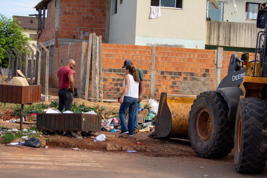 Prefeitura disponibiliza caçambas e contêineres no Novo Oeste para incentivar o descarte correto de lixo