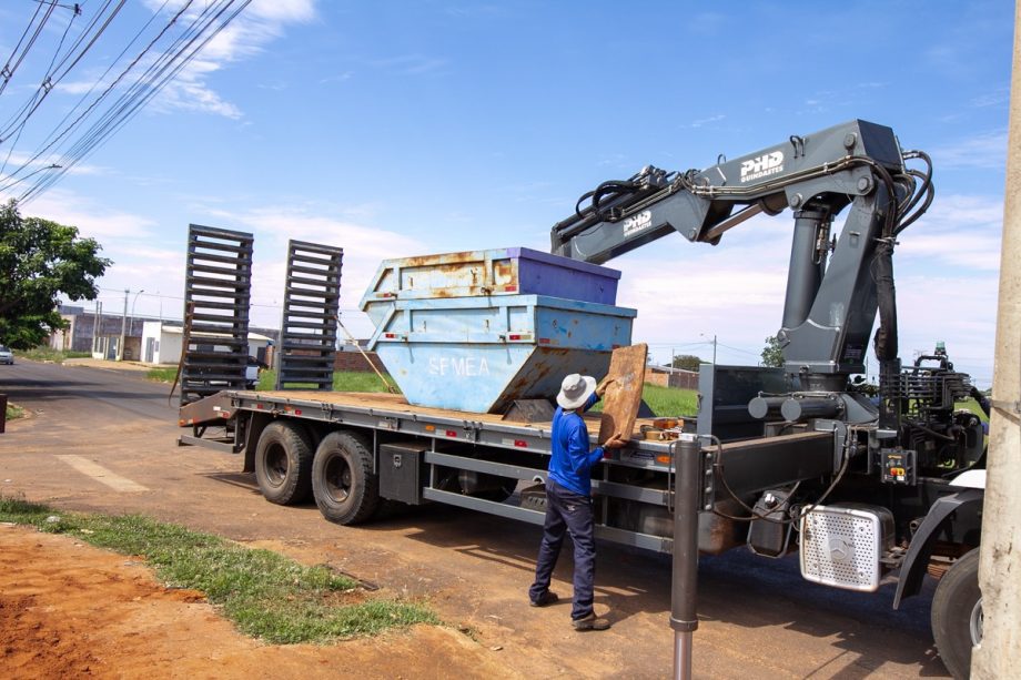 Prefeitura disponibiliza caçambas e contêineres no Novo Oeste para incentivar o descarte correto de lixo