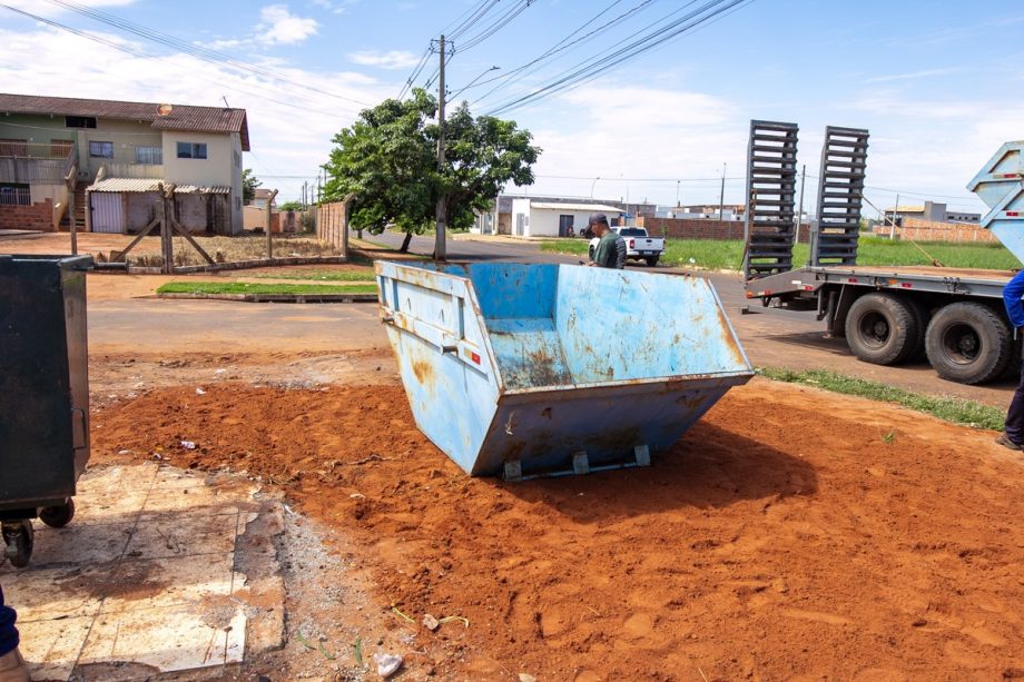 Prefeitura disponibiliza caçambas e contêineres no Novo Oeste para incentivar o descarte correto de lixo