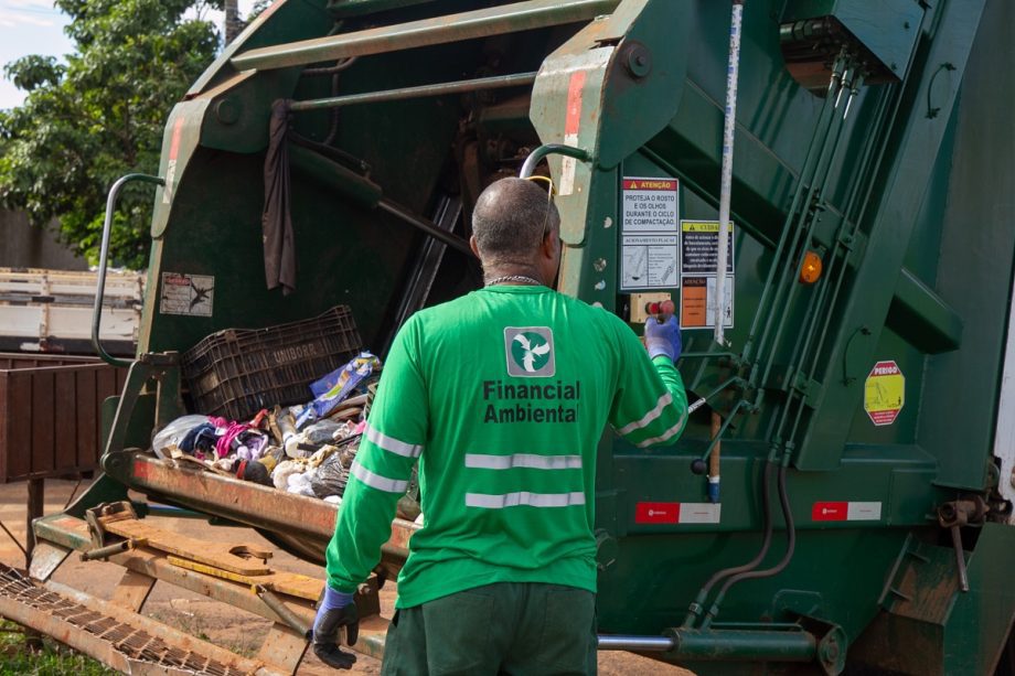 Prefeitura disponibiliza caçambas e contêineres no Novo Oeste para incentivar o descarte correto de lixo