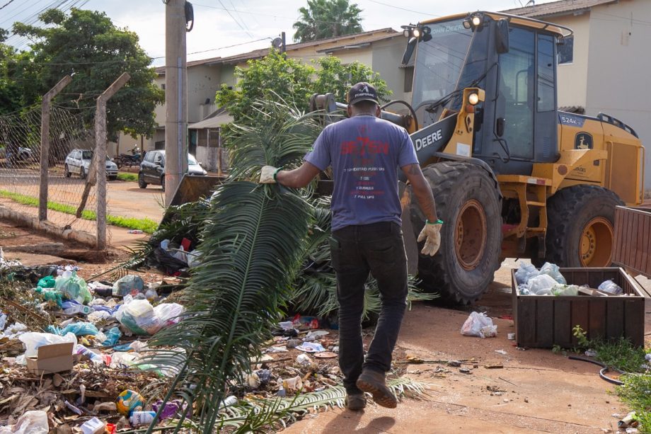 Prefeitura disponibiliza caçambas e contêineres no Novo Oeste para incentivar o descarte correto de lixo