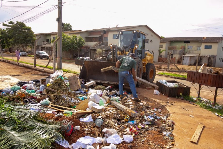 Prefeitura disponibiliza caçambas e contêineres no Novo Oeste para incentivar o descarte correto de lixo