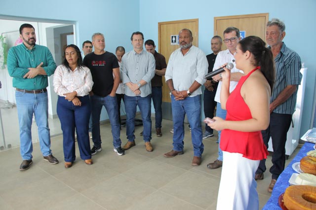 Prefeito Dr. Cassiano Maia inaugura novo velório no Distrito de Arapuá