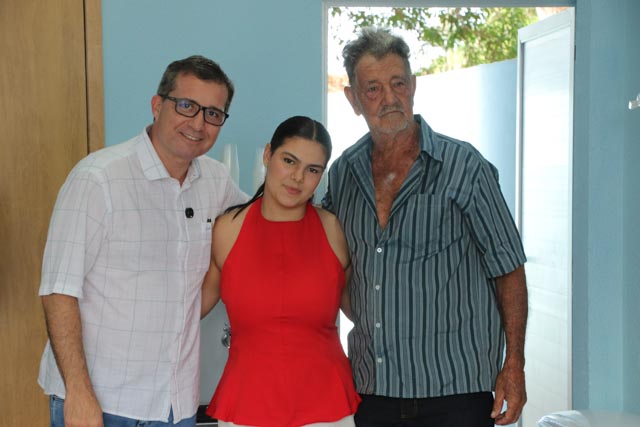 Prefeito Dr. Cassiano Maia inaugura novo velório no Distrito de Arapuá