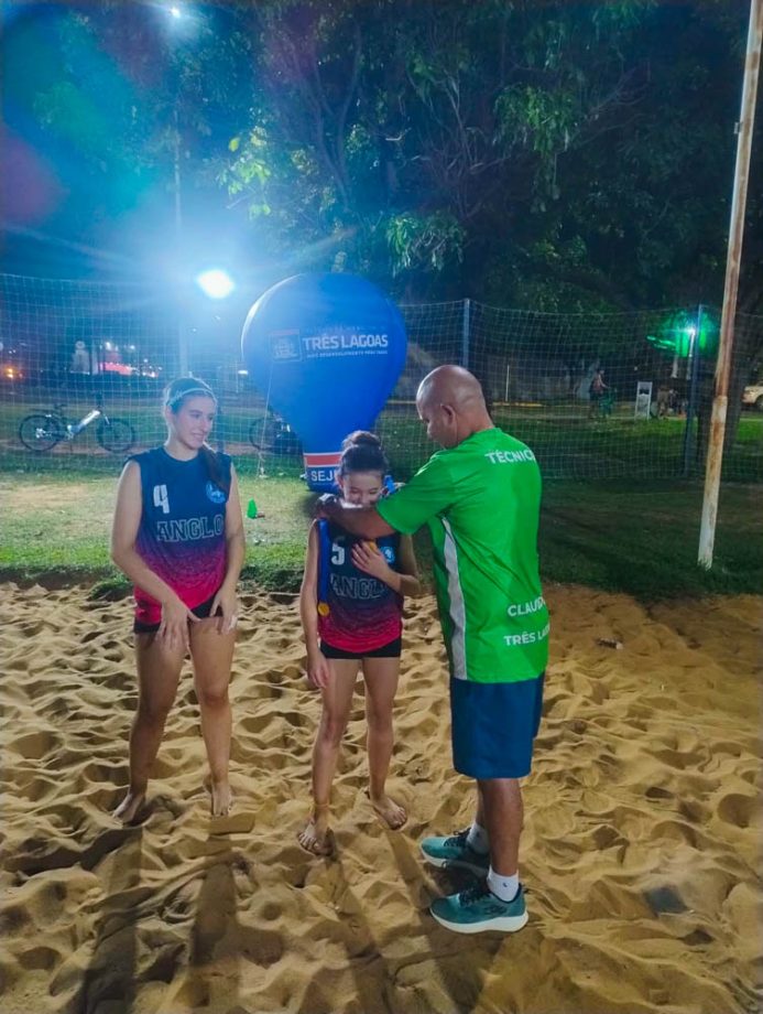 Colégio Anglo é o grande vencedor do Vôlei de praia feminino do JETs