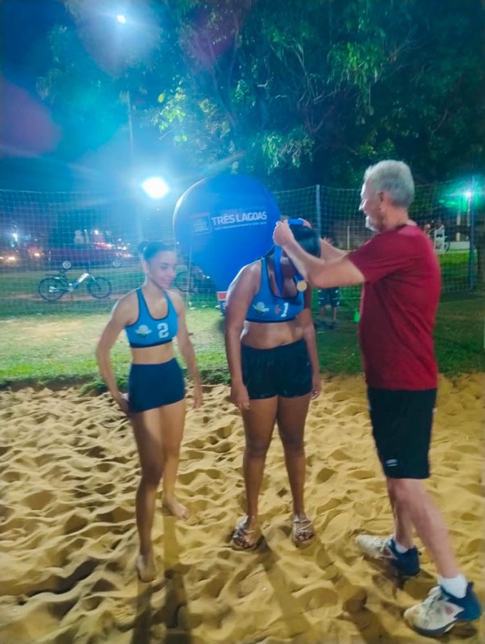 Colégio Anglo é o grande vencedor do Vôlei de praia feminino do JETs