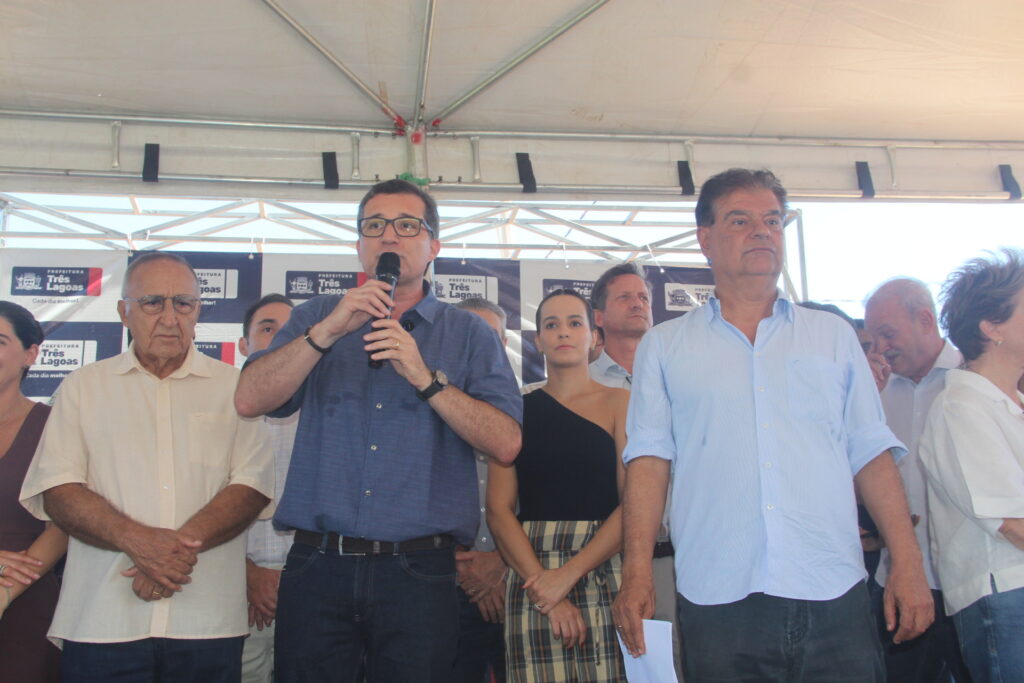 Em pleno domingo, governador de MS desembarca em Três Lagoas e protagoniza dia histórico com entrega de casas e aniversário do prefeito