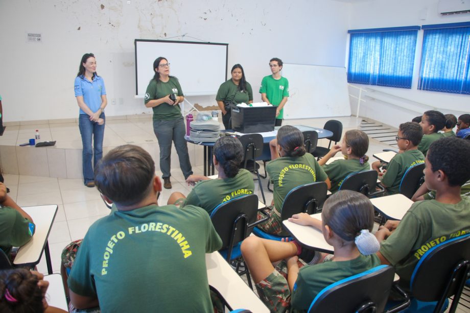 Crianças e adolescentes da Patrulha Florestinha vivenciam educação ambiental no Parque Natural Municipal do Pombo