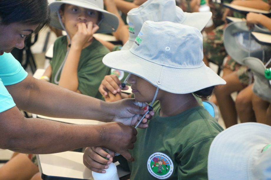Crianças e adolescentes da Patrulha Florestinha vivenciam educação ambiental no Parque Natural Municipal do Pombo